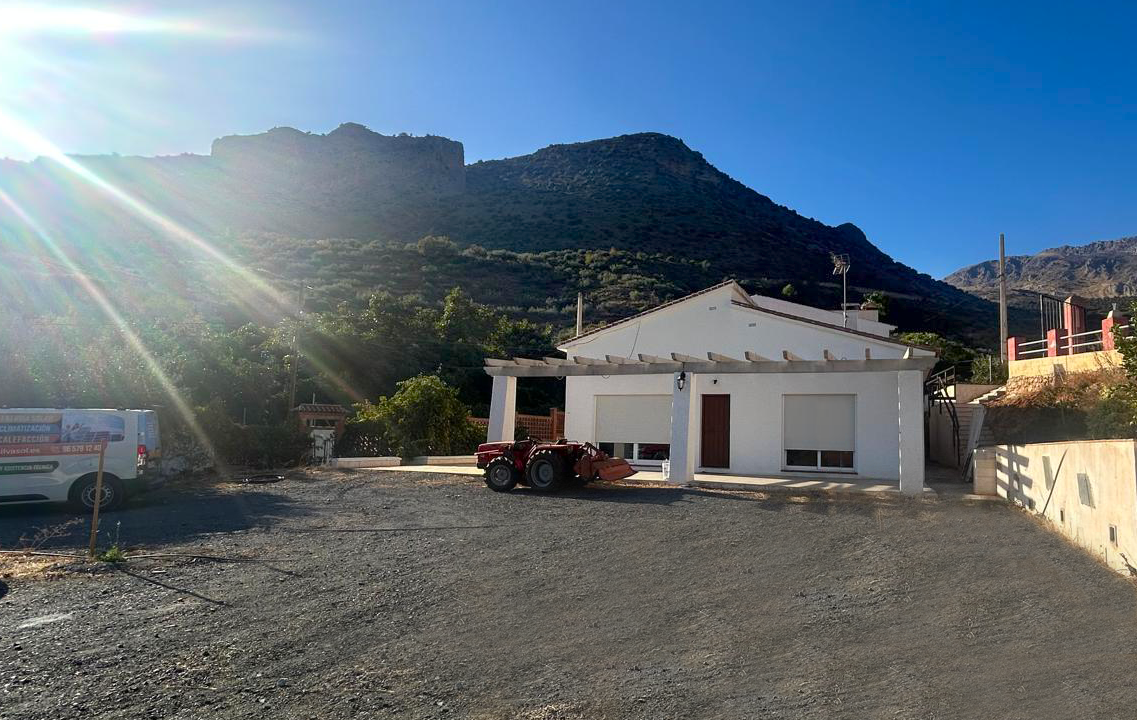 villa en la-venta-alta-(alcaucin) ·  380000€